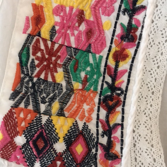 Embroidered Sleeveless White Boho Blouse - Picture 4 of 6